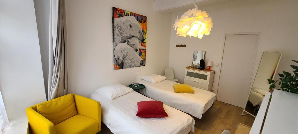 Postel nebo postele na pokoji v ubytování Chambre de charme à Saulieu