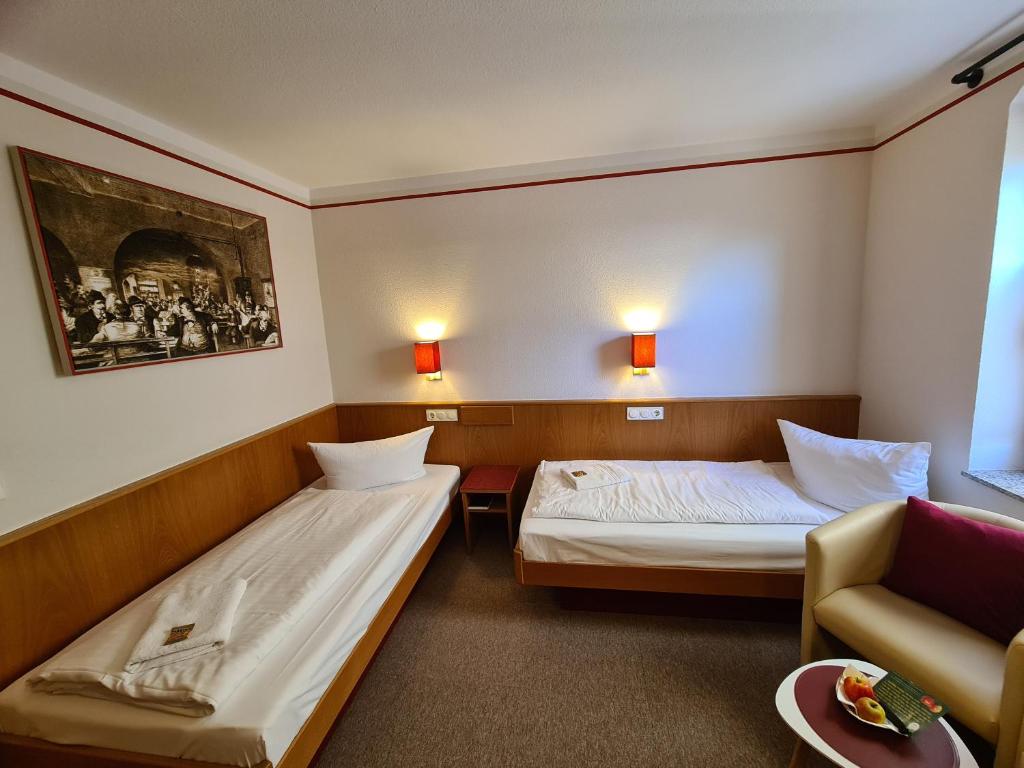 Postel nebo postele na pokoji v ubytování Hotel Brauhaus Wittenberg
