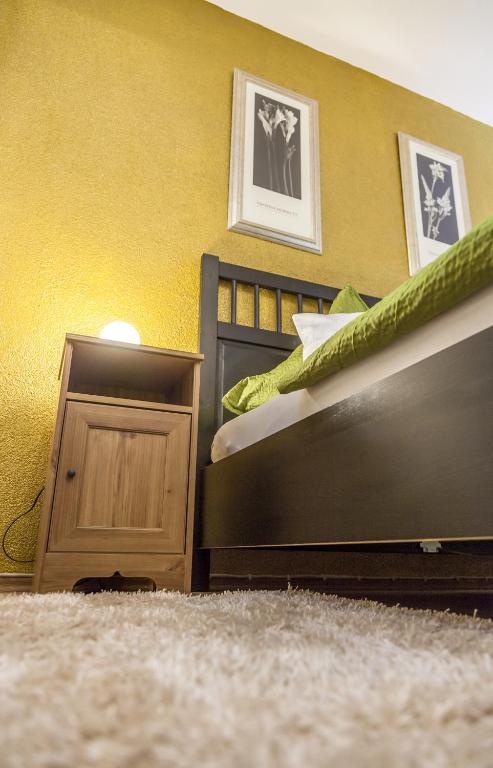 Postel nebo postele na pokoji v ubytování Hotel-Gasthof Wilder Mann