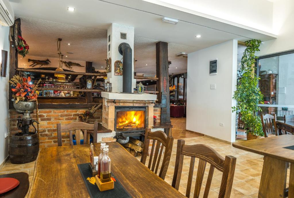 Kuchyň nebo kuchyňský kout v ubytování Hotel Center Bohinjsko Jezero