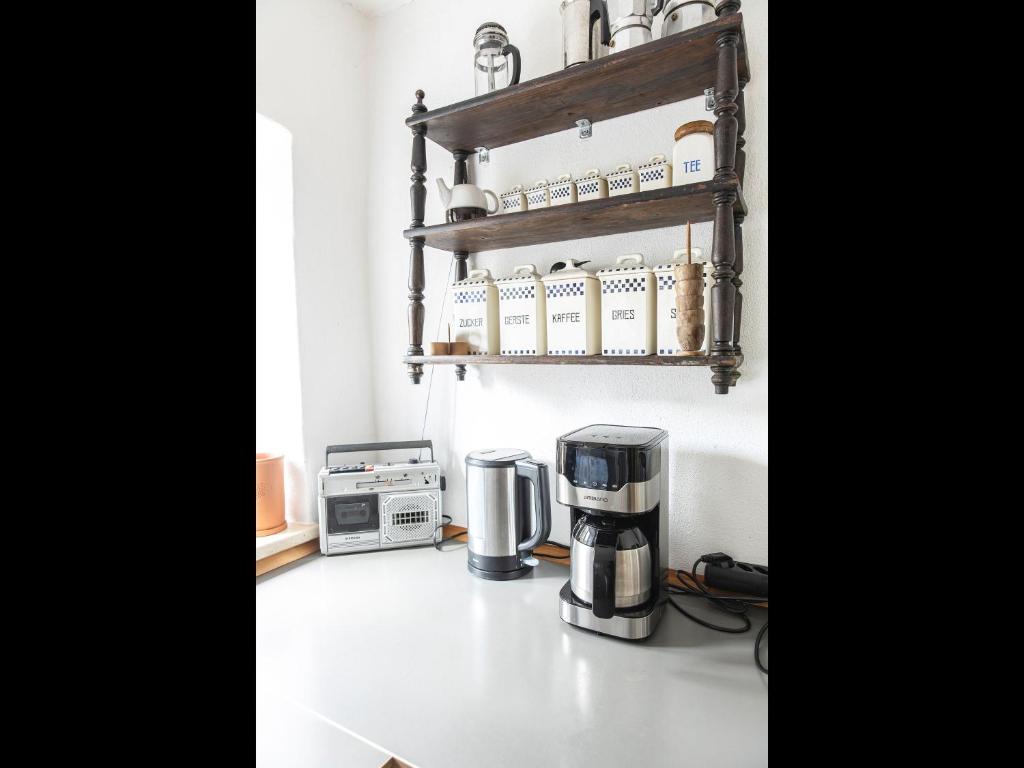 a kitchen with a coffee maker and a microwave at NEU ! Ferienwohnung Beim Kirschschuster in Schernfeld