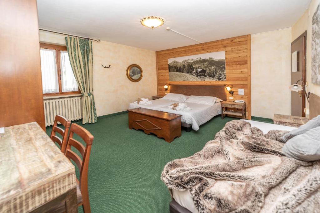 Postel nebo postele na pokoji v ubytování Hotel Gran Baita