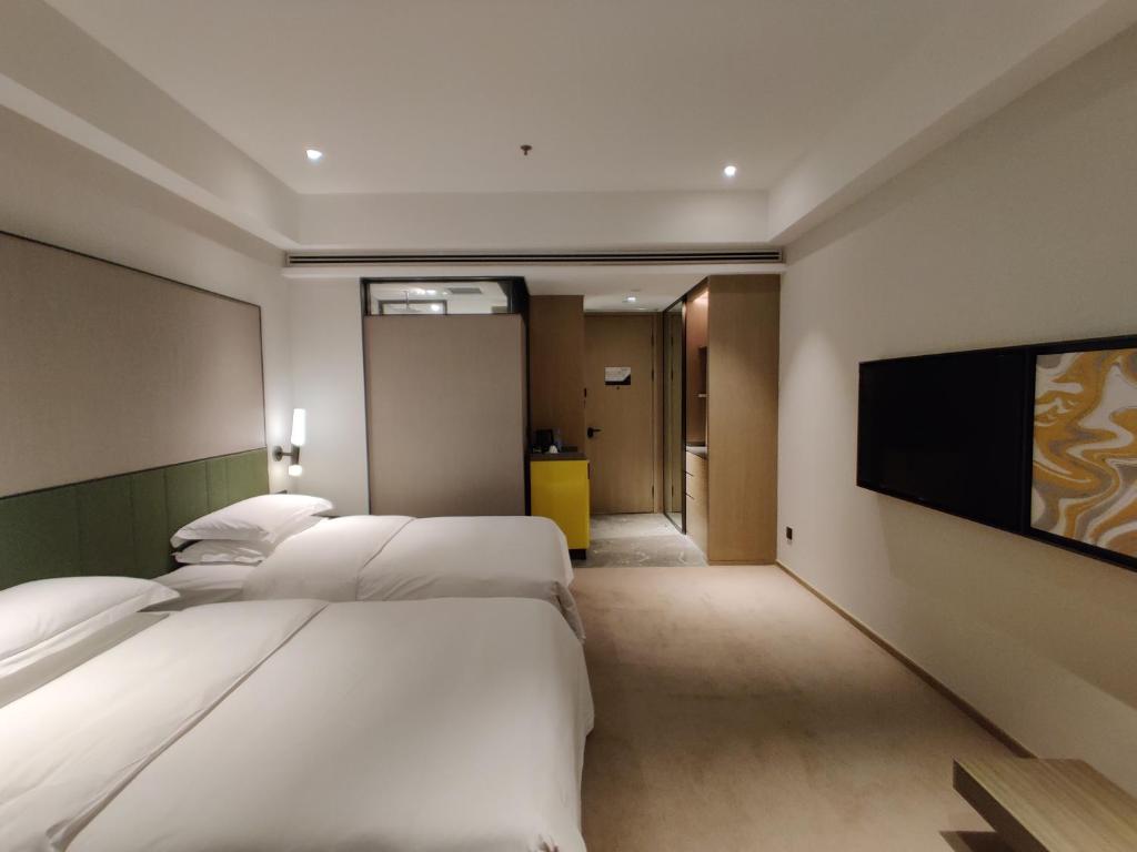Postel nebo postele na pokoji v ubytování Empark Grand Hotel Kunming