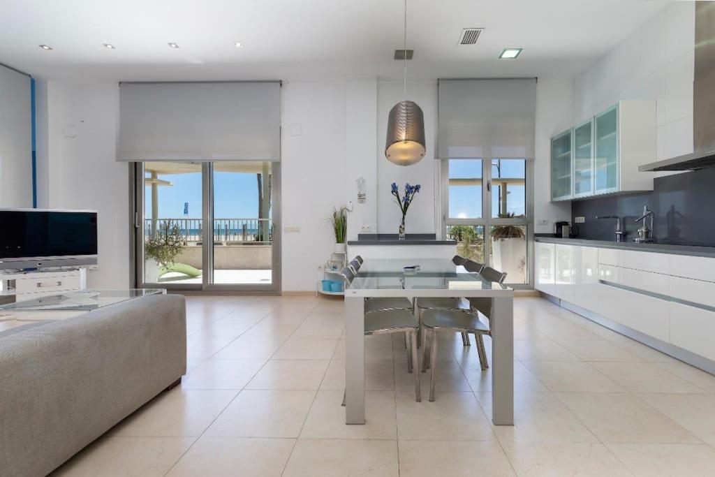 Kuchyňa alebo kuchynka v ubytovaní luxury sea view apartment with 2 rooms