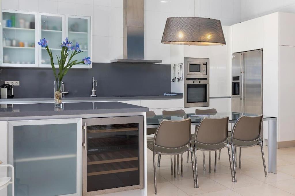 Kuchyňa alebo kuchynka v ubytovaní luxury sea view apartment with 2 rooms