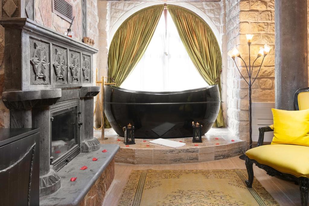Elysion Cave Suites - Suite With Terrace