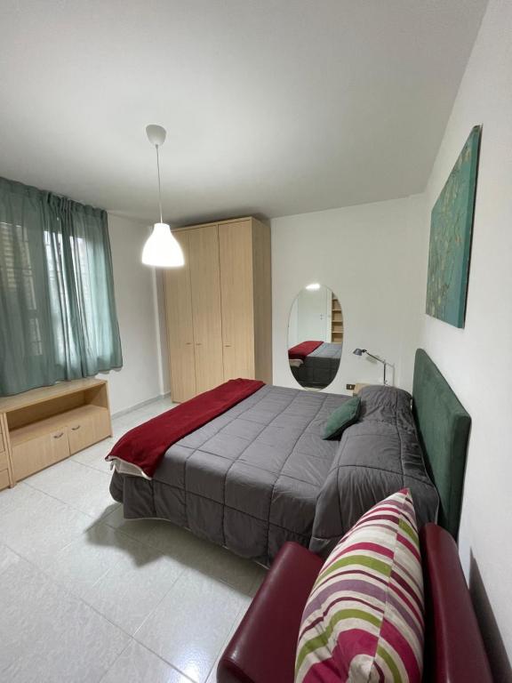 A bed or beds in a room at Merola Sisters Holiday Home