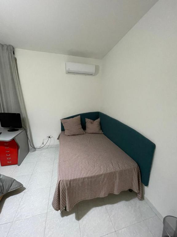 A bed or beds in a room at Merola Sisters Holiday Home