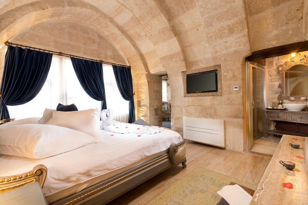 Elysion Cave Suites - Deluxe Suite With Spa Bath