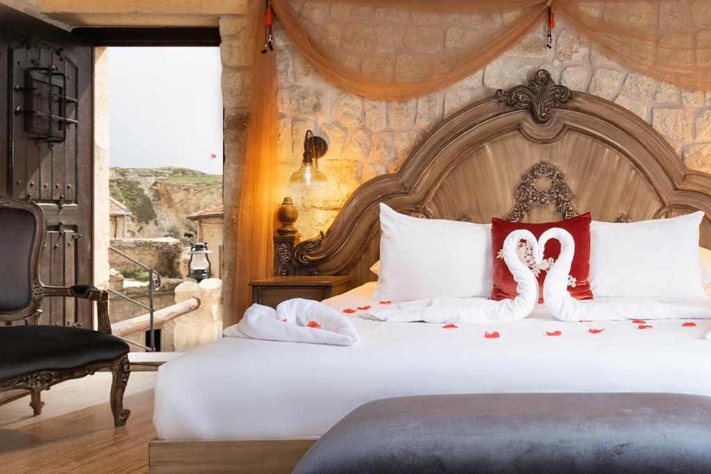 Elysion Cave Suites - Deluxe Double Room With Balcony
