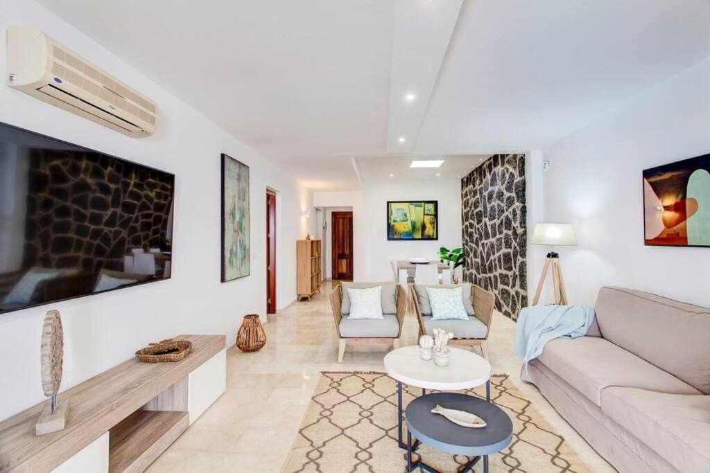 TV a/nebo společenská místnost v ubytování Homu Aura Fantástica villa con piscina privada