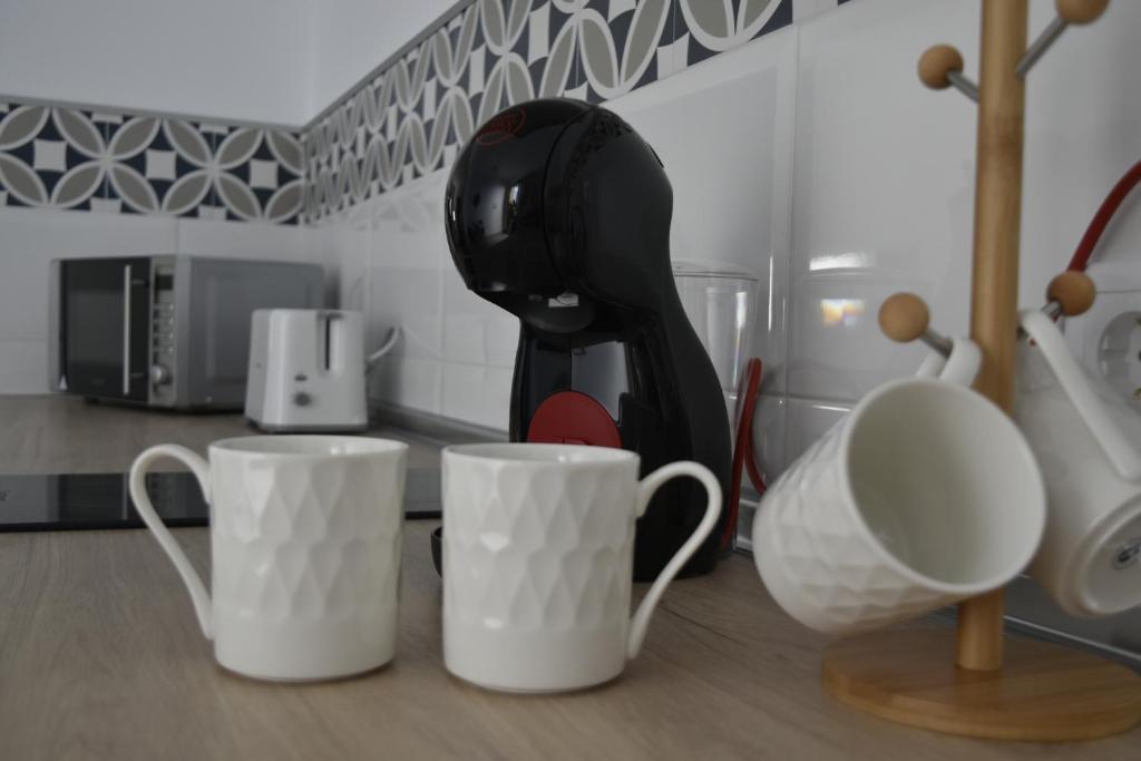 Příslušenství pro přípravu čaje a kávy v ubytování Apartamentos Turaca