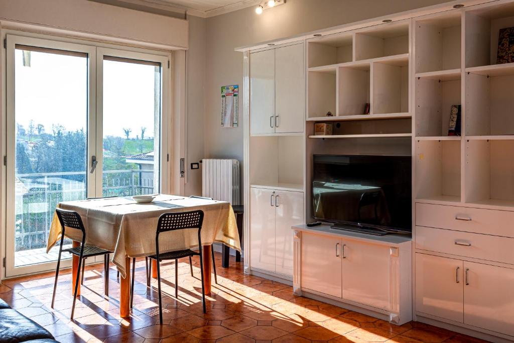 a kitchen with a table and chairs and a television at Casa Verdi Colli in Montecastrilli