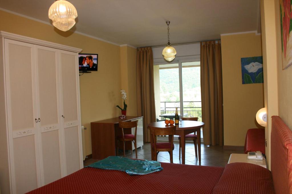 Residence Miralago Rooms & Apartments - Habitación Familiar (2 Adultos + 1 Niño)