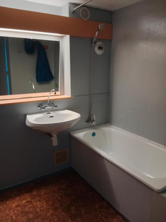 Auberge de Jeunesse HI Boulogne-sur-Mer - Habitación Para 5 Personas Con Baño Privado
