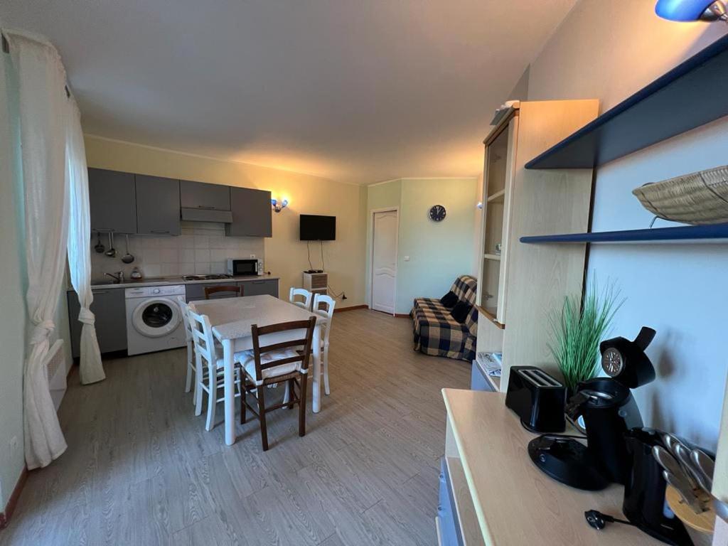 Zdjęcie z galerii obiektu APPARTEMENT SCOPA - Plage à pied - vue mer w mieście Conca