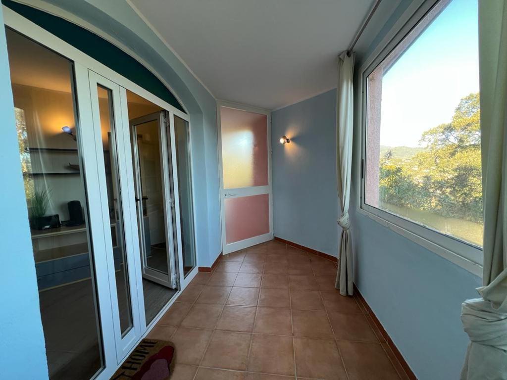 Zdjęcie z galerii obiektu APPARTEMENT SCOPA - Plage à pied - vue mer w mieście Conca