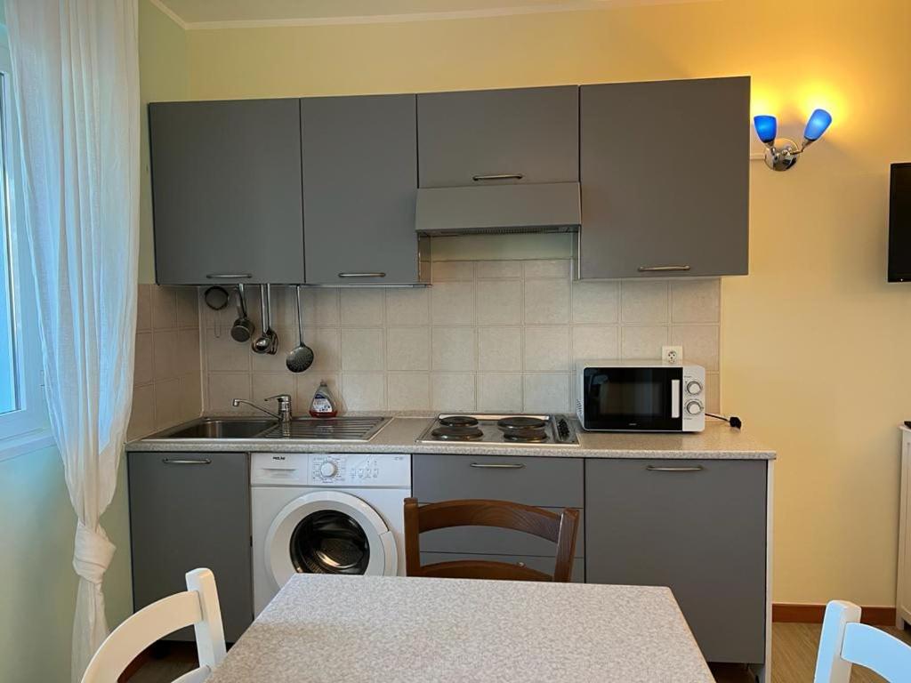 Zdjęcie z galerii obiektu APPARTEMENT SCOPA - Plage à pied - vue mer w mieście Conca