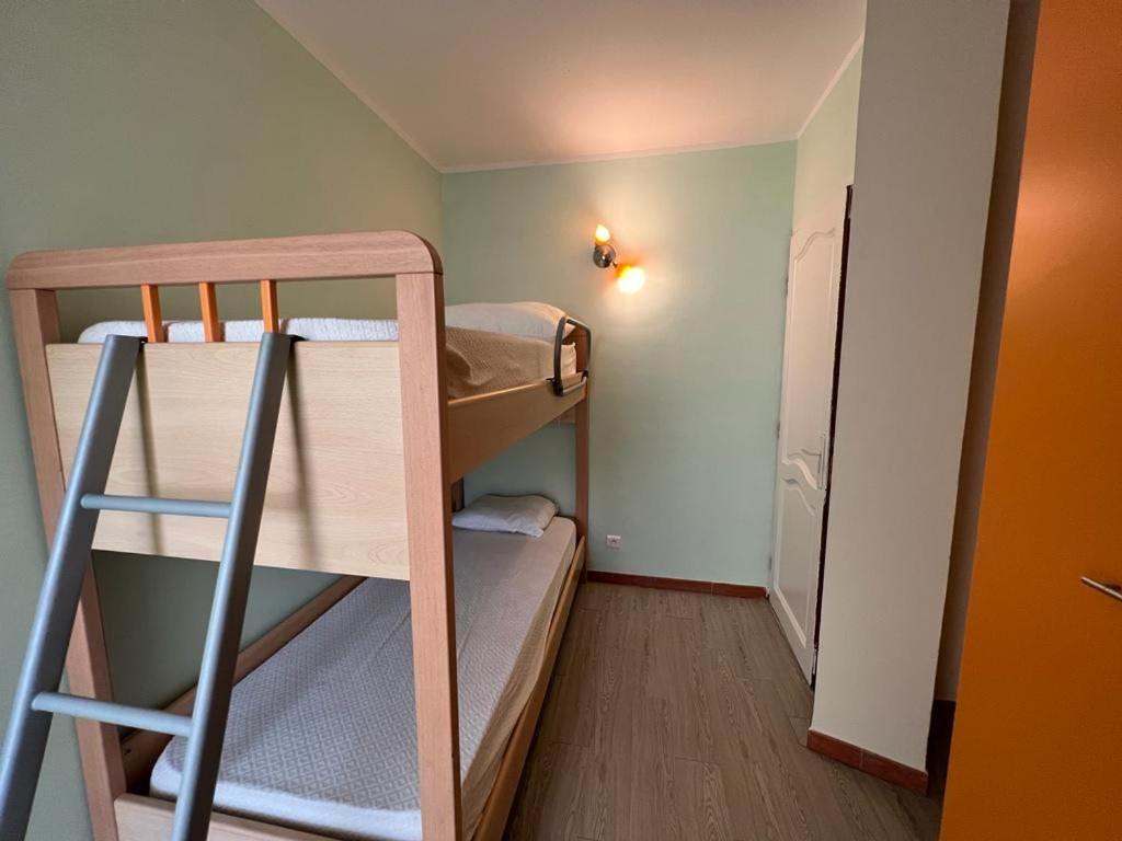 Zdjęcie z galerii obiektu APPARTEMENT SCOPA - Plage à pied - vue mer w mieście Conca