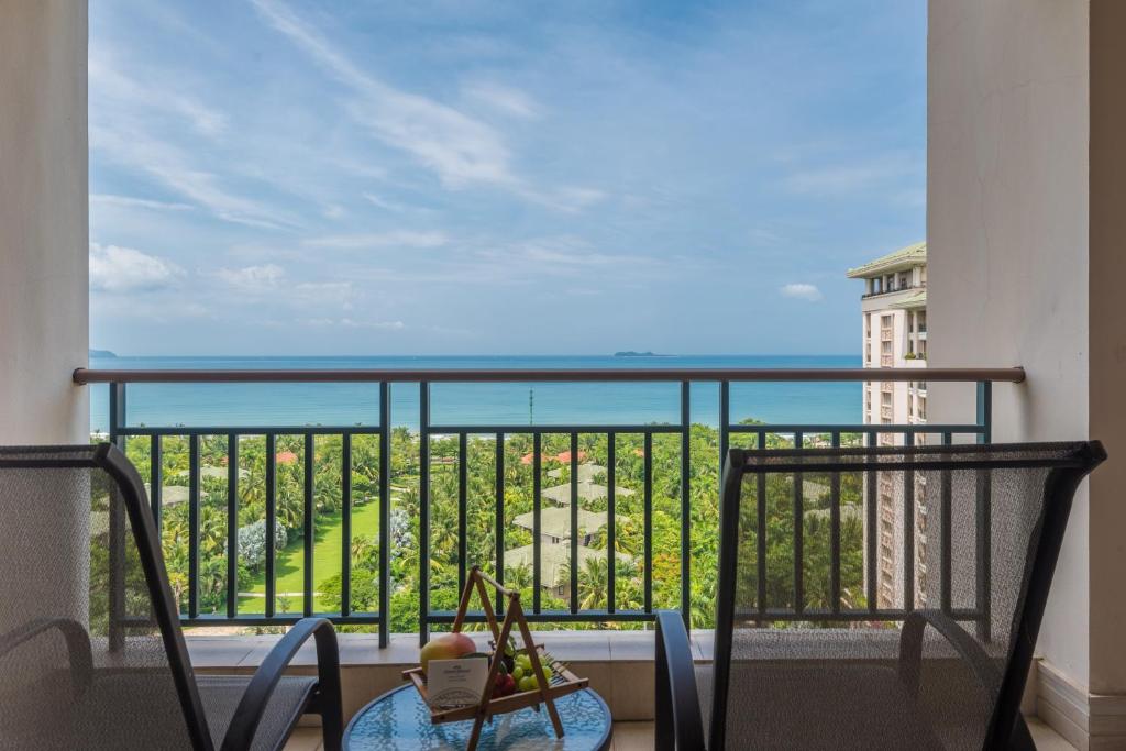 Howard Johnson Resort Sanya Bay - Premier King Room Mit Seebehörer