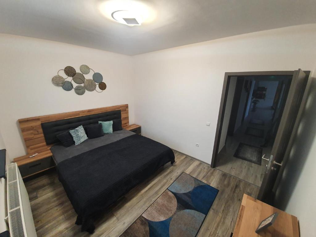 Posteľ alebo postele v izbe v ubytovaní Solymos Apartmanház