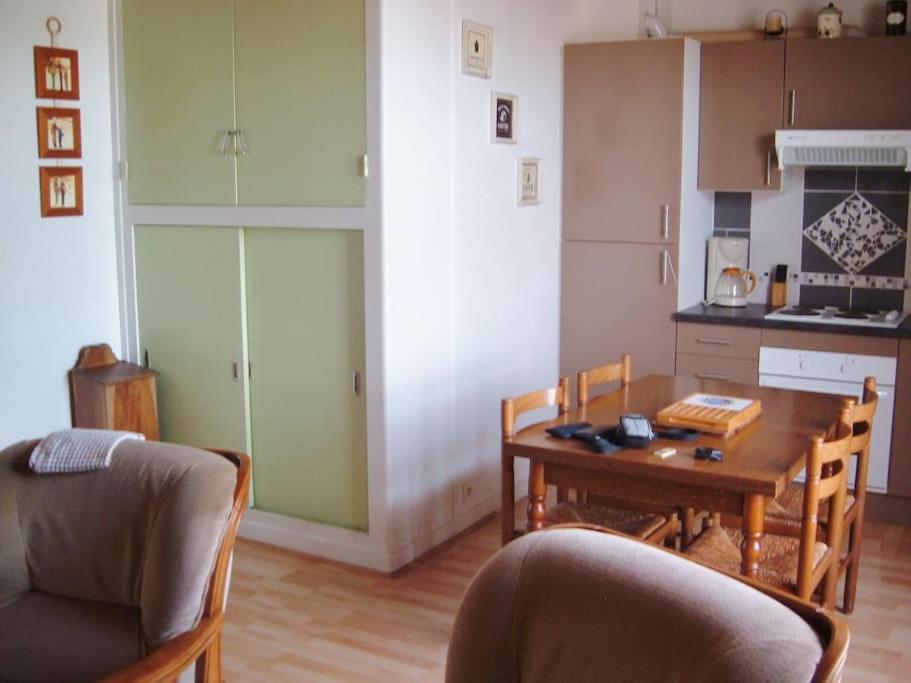 Kuchyňa alebo kuchynka v ubytovaní Vacances à la Tranche sur Mer