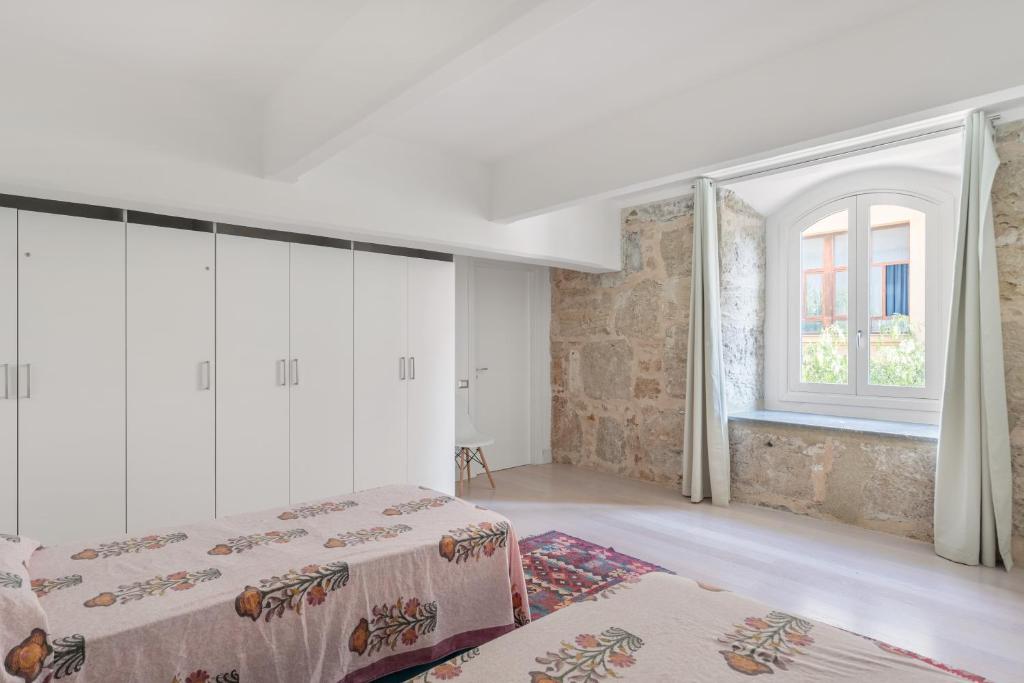 A bed or beds in a room at Valverde Art Space Loft by DomuSicily