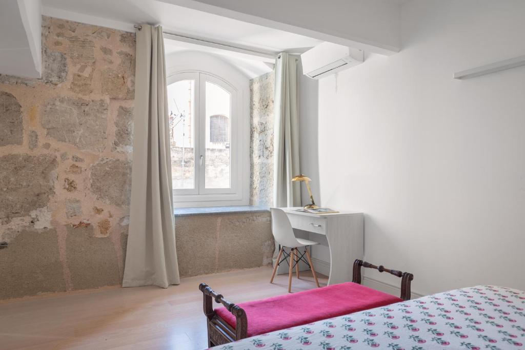 A bed or beds in a room at Valverde Art Space Loft by DomuSicily