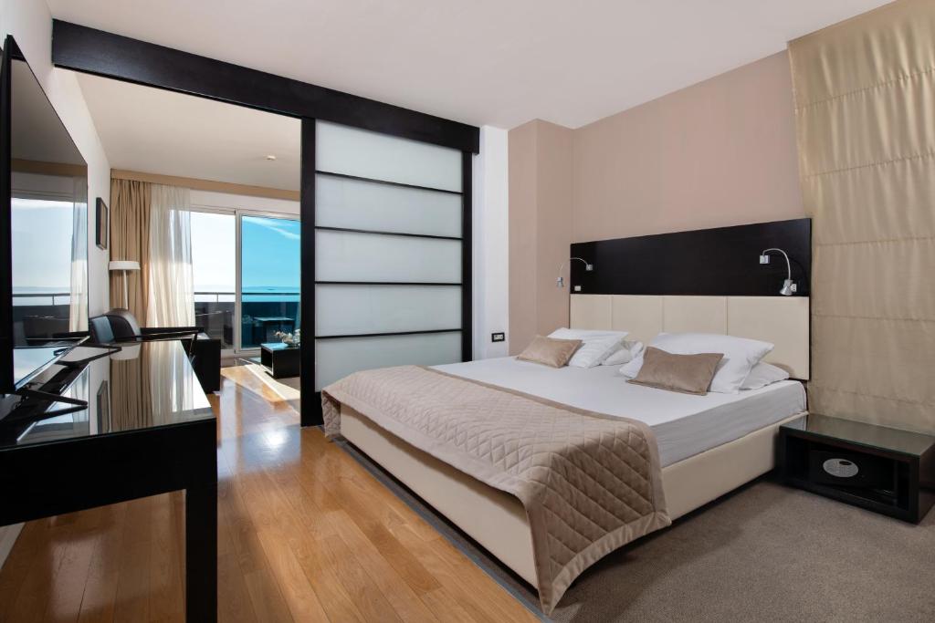 Posteľ alebo postele v izbe v ubytovaní Hotel San Antonio