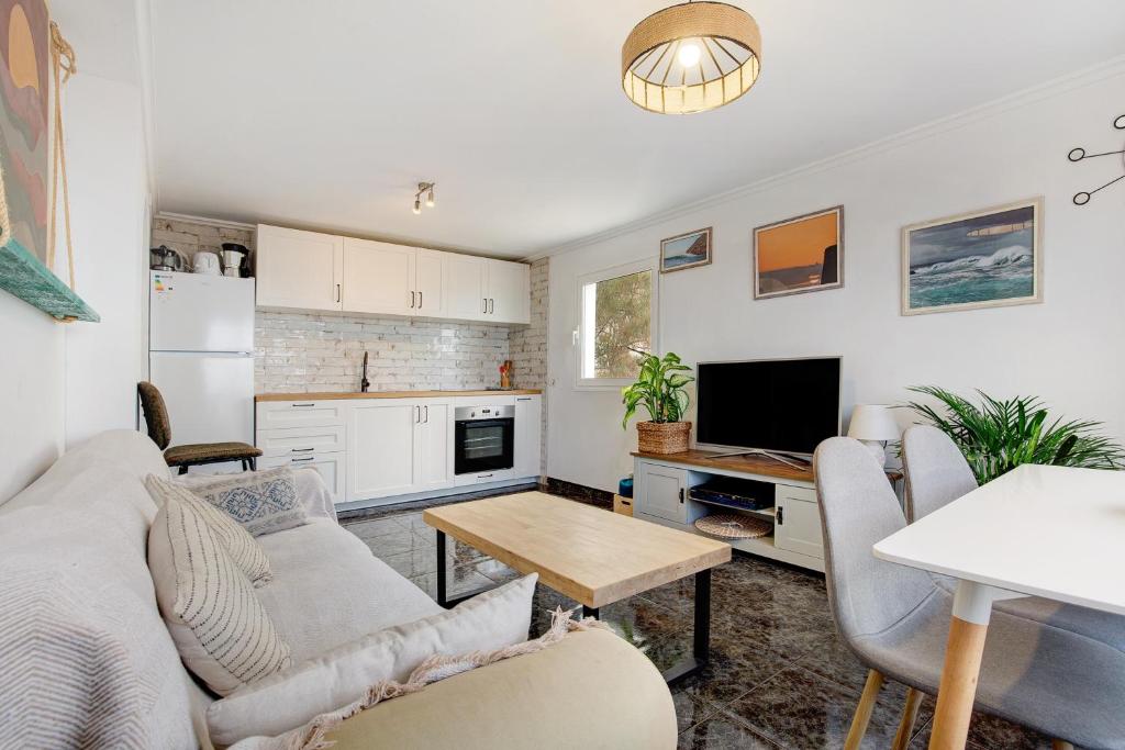 A kitchen or kitchenette at El Cotillo Mar Beach