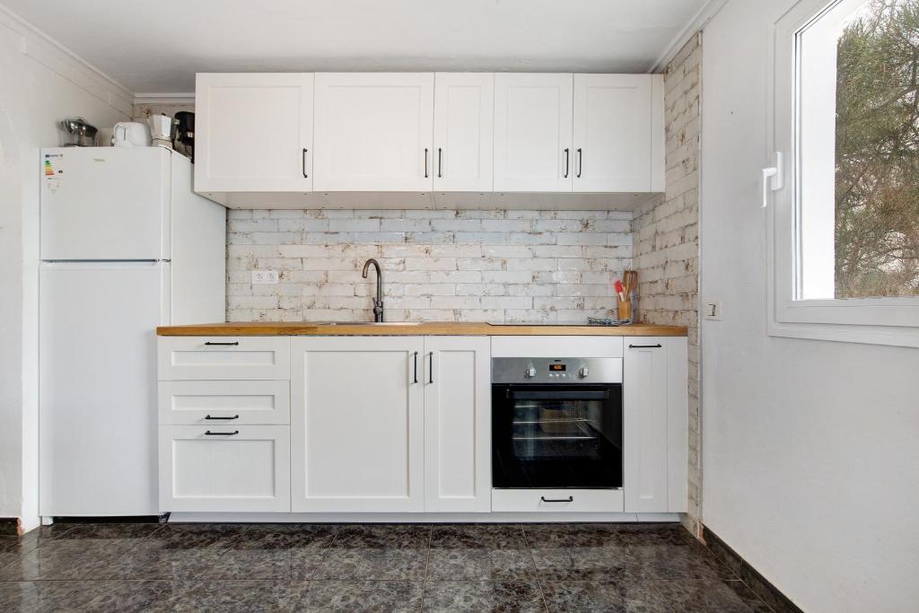 A kitchen or kitchenette at El Cotillo Mar Beach