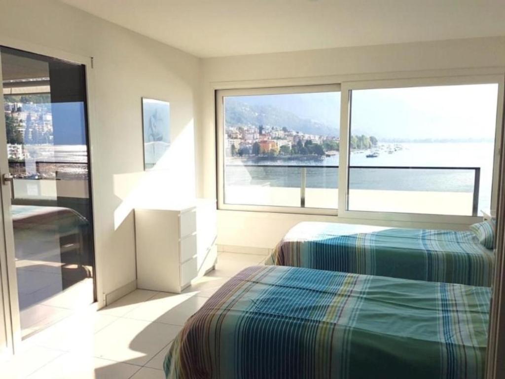 Modern Lake Suite Apt 605