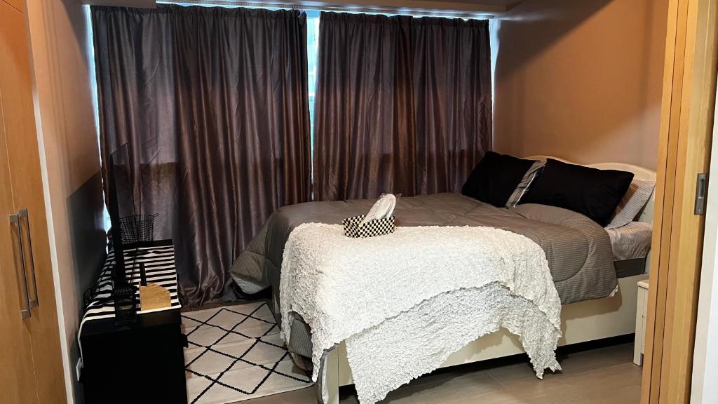 Minimalist Ikea Inspired Room at BGC Uptown Parksuites 22H