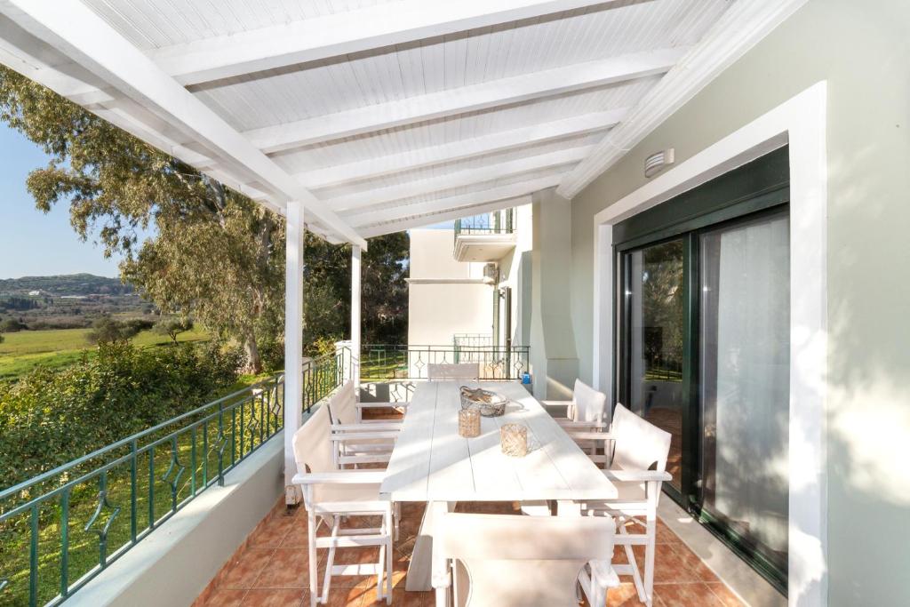 A balcony or terrace at Villa Louke