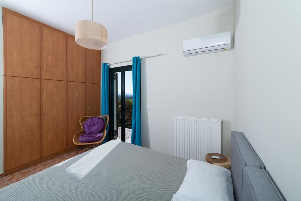 A bed or beds in a room at Villa Louke