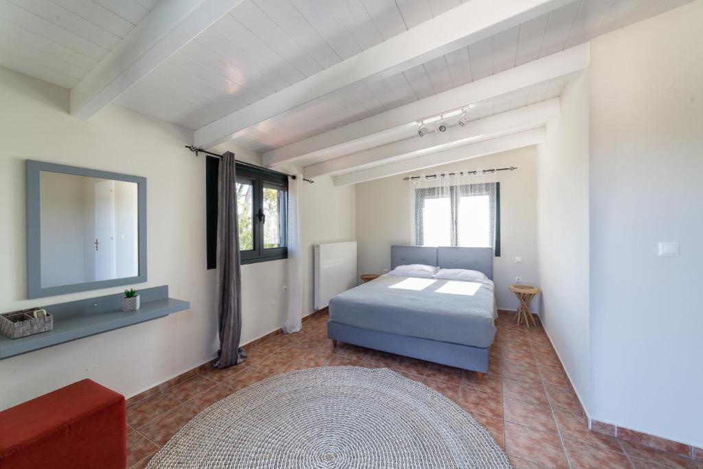 A bed or beds in a room at Villa Louke