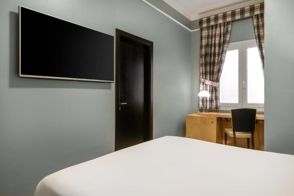 TV a/nebo společenská místnost v ubytování Hotel Larios Málaga