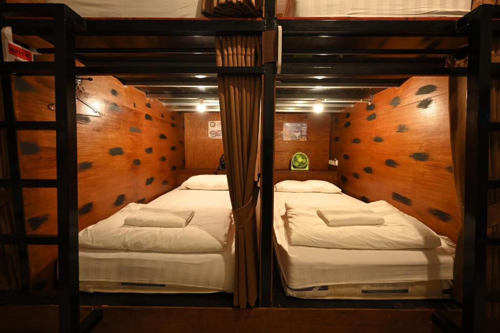 Postel nebo postele na pokoji v ubytování The 8 Factory Hotel Phitsanulok