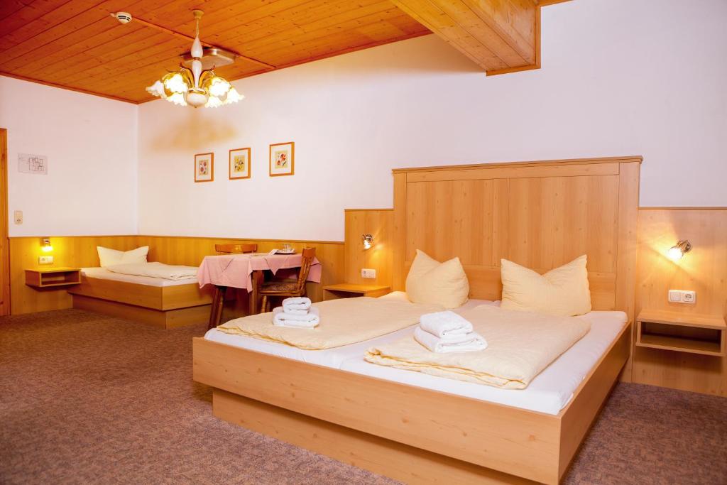 Postel nebo postele na pokoji v ubytování Ruperti - Gästehaus