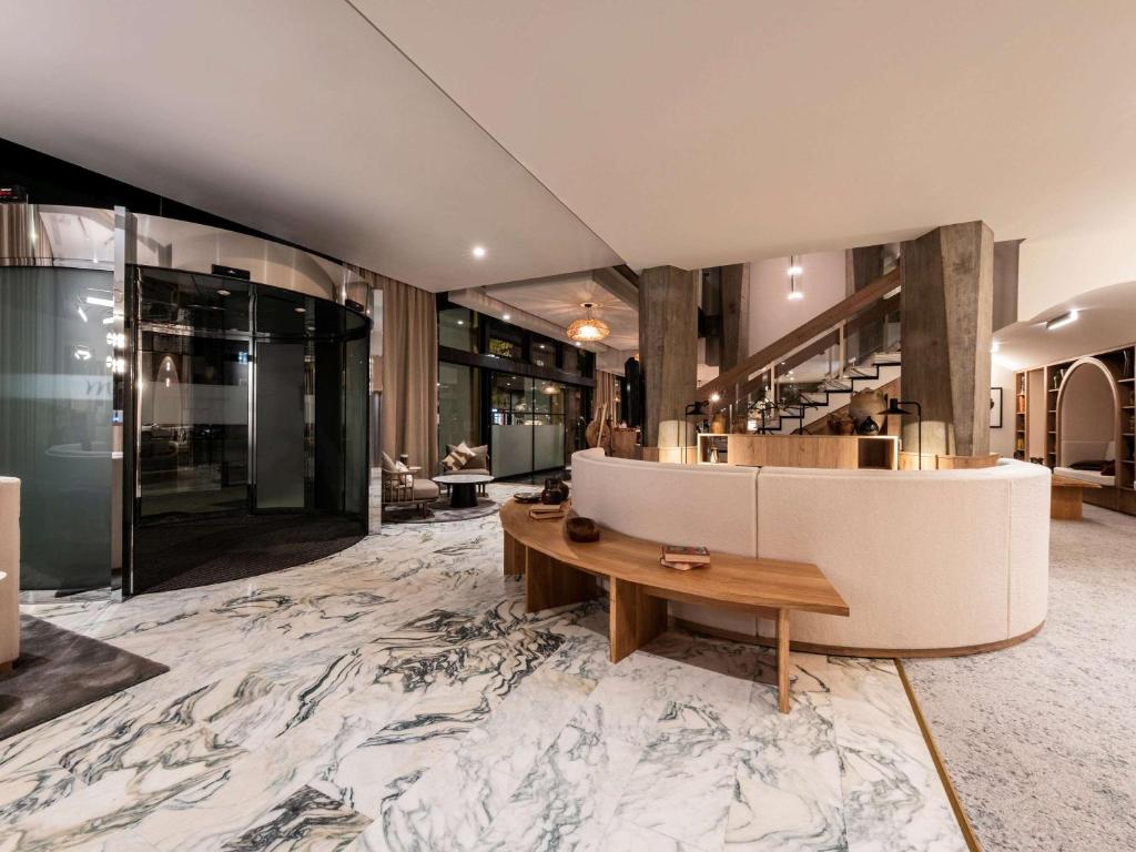 an office lobby with a large marble floor at Mercure Grenoble Centre Alpotel in Grenoble