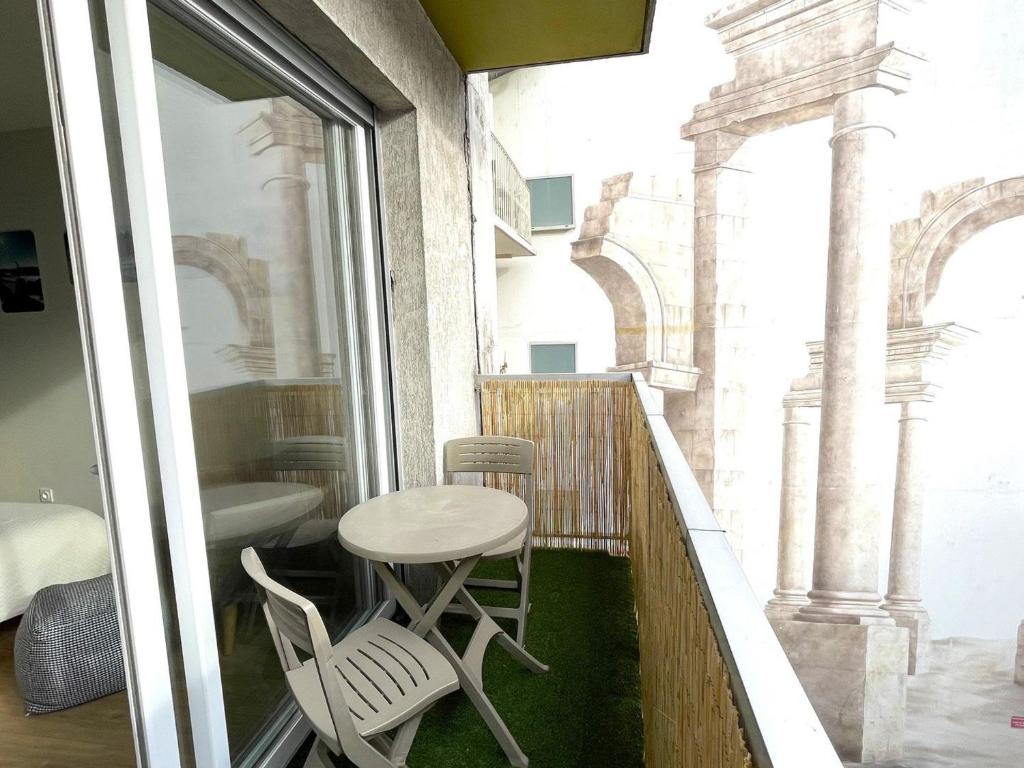 Fotografia z galérie ubytovania Studio lumineux avec balcon et ascenseur au cœur d'Aix-les-Bains - Idéal 1-2 personnes - FR-1-555-84 v destinácii Aix-les-Bains