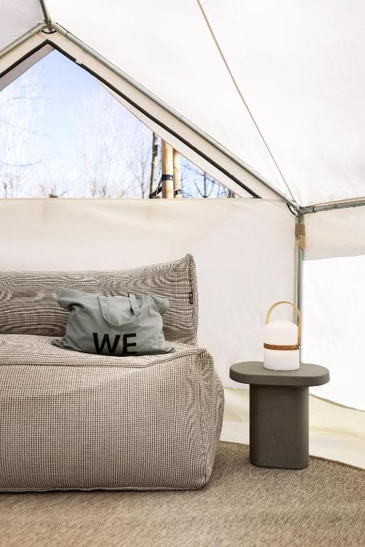 Posezení v ubytování wecamp Cala Montgó