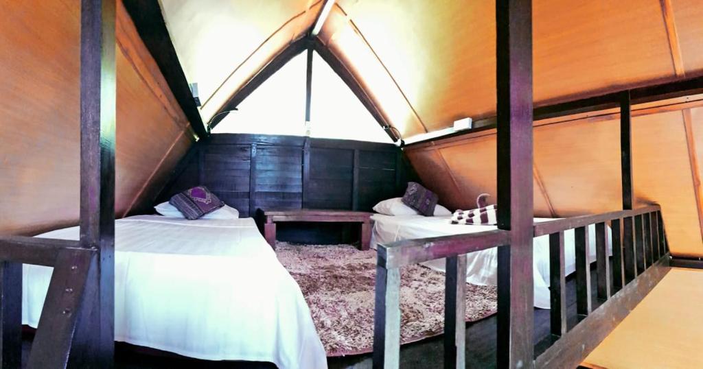 Postel nebo postele na pokoji v ubytování Stargate Villa Pintu Bintang