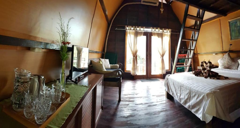 Postel nebo postele na pokoji v ubytování Stargate Villa Pintu Bintang