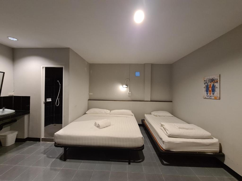 Postel nebo postele na pokoji v ubytování The 8 Factory Hotel Phitsanulok