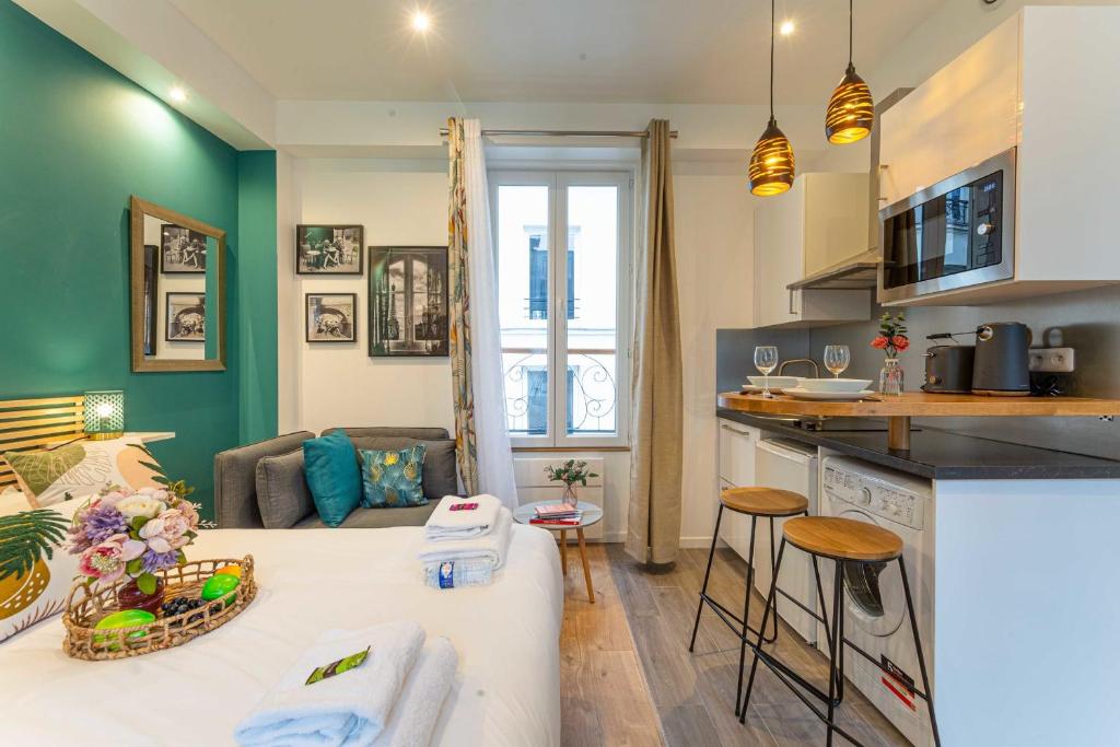 Kuchyňa alebo kuchynka v ubytovaní Lovely studio -Center of Paris