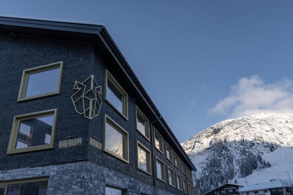 Nespecifikovaný výhled na hory nebo výhled na hory při pohledu z hotelu