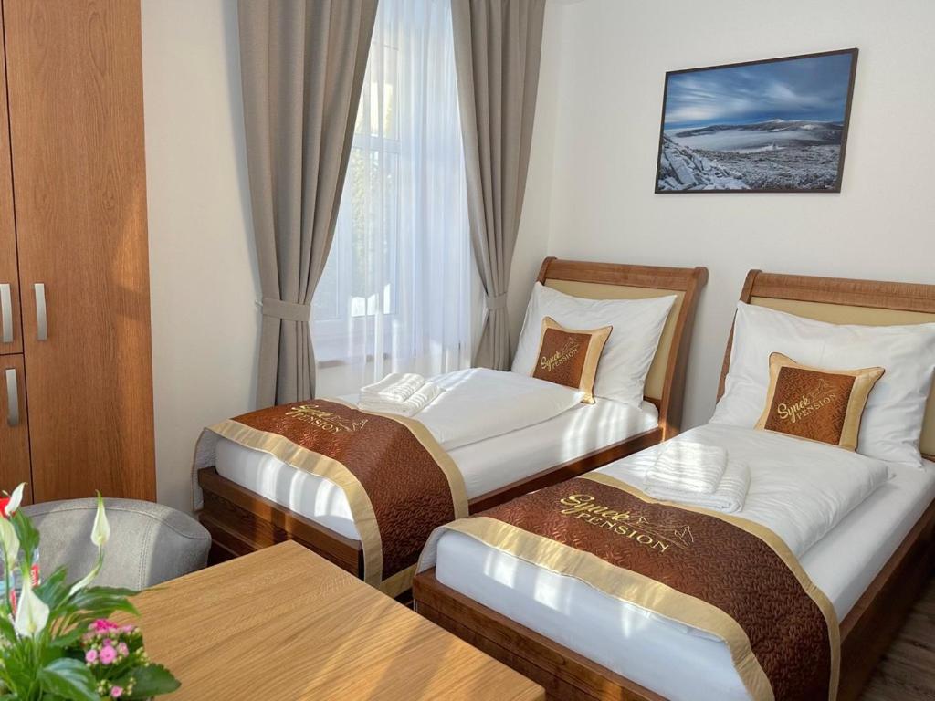 Postel nebo postele na pokoji v ubytování SYNEK Pension