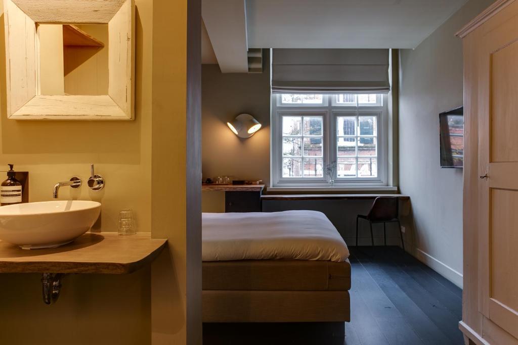 Postel nebo postele na pokoji v ubytování Vesting Hotel Naarden