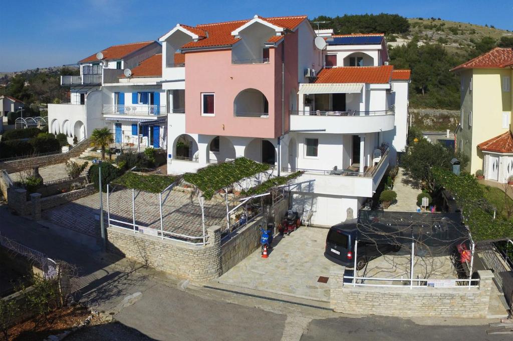 a house with a car parked in front of it at Apartments & Rooms Villa Petra in Zaboric